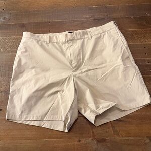 J. Crew Men's Cream Flat Front Shorts tech fabric 7” inseam